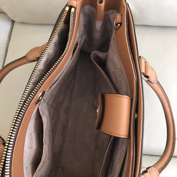 Michael Kors purse - Picture 3 of 5